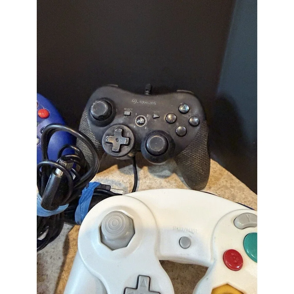 Lot of 7 Mixed Video Game Controllers GameCube Xbox PS Untested Pelican GameStop
